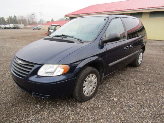 2005 Chrysler Town & Country Minivan