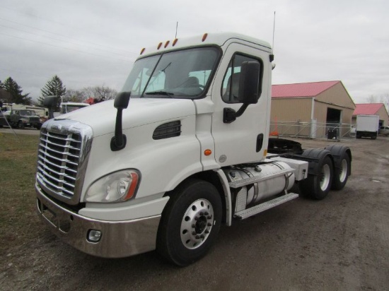 2014 Freightliner CA113 Daycab