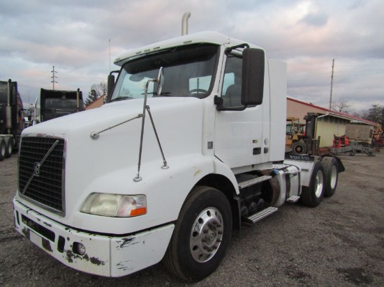 2012 Volvo VNM Daycab