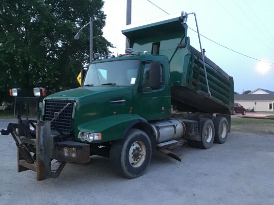 2002 Volvo VNL Dump Truck