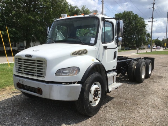 2005 Freightliner M2106 Cab & Chassis