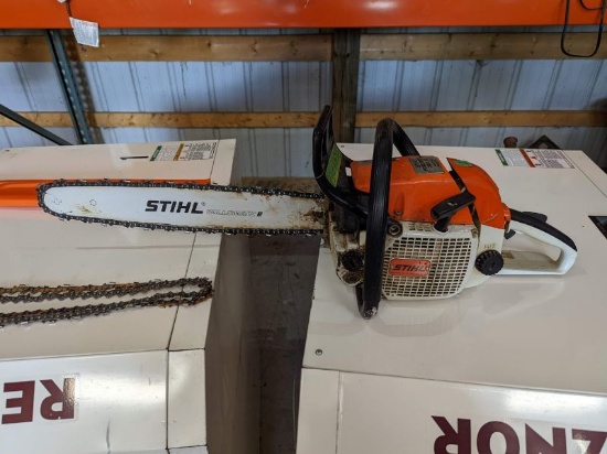 Stihl 028 AV Wood Boss Chainsaw w/ Extra Chains