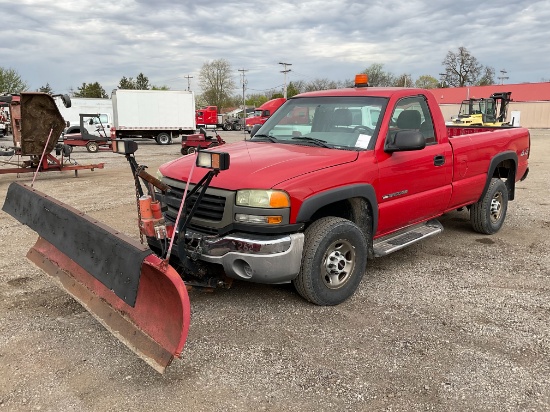 2005 GMC 2500HD Pickup w/ Plow