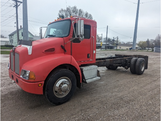 2004 Kenworth T300 Cab & Chassis