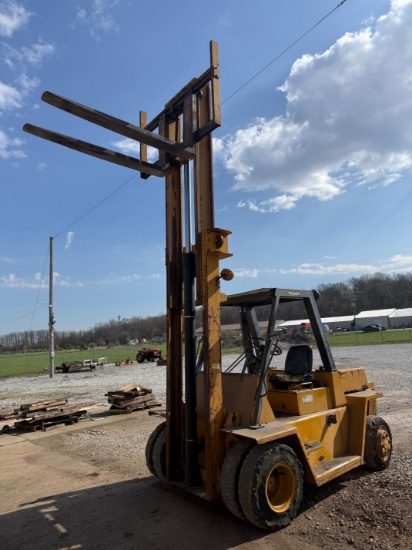 Cat V140 Forklift