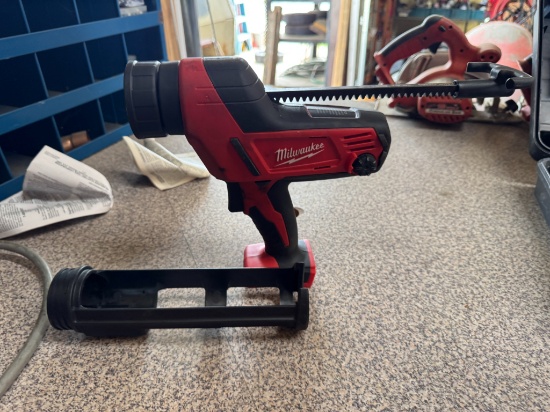 Milwaukee Caulk & Adhesive Gun