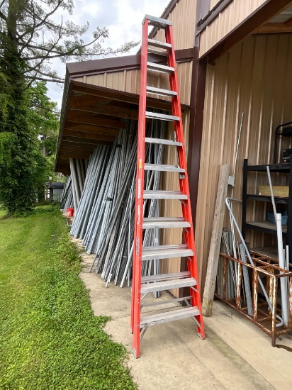 12' Louisville Fiberglass Step Ladder