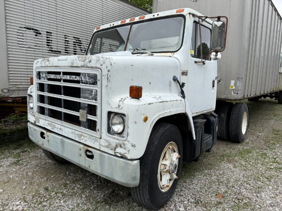 1984 International 2275 Daycab