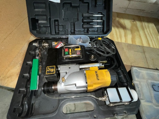 Dewalt DWE1622 Magnetic Drill Press
