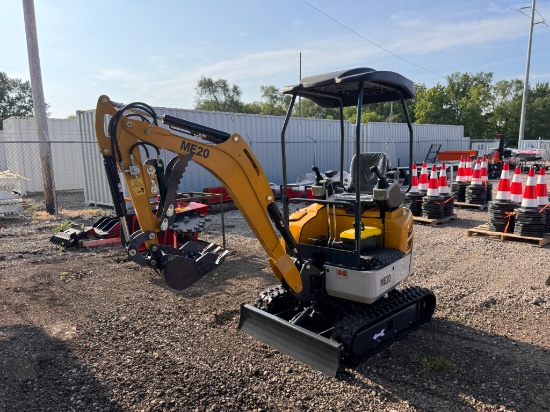 ME20 Mini Excavator W/ Hydraulic Thumb