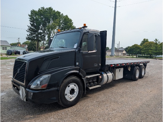 2018 Volvo VNL Flatbed Moffett hookup