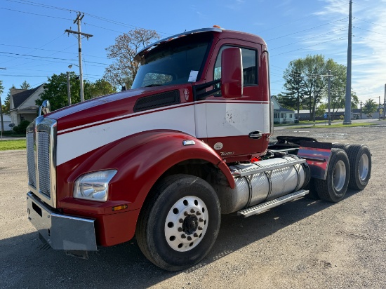 2015 Kenworth T880 Day Cab