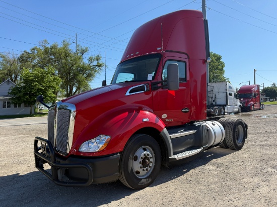 2020 Kenworth T680 Day Cab