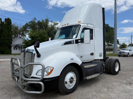 2017 Kenworth T680 Day Cab