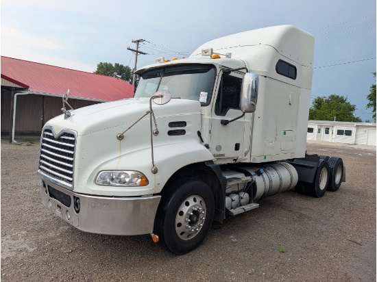 2014 Mack CXU613 Sleeper