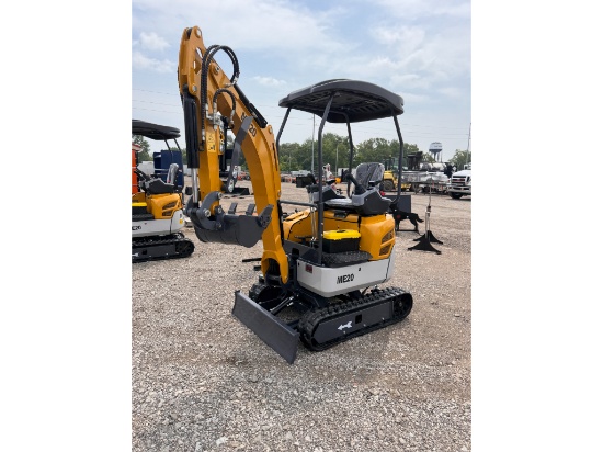 ME20 Mini Excavator W/ Hydraulic Thumb