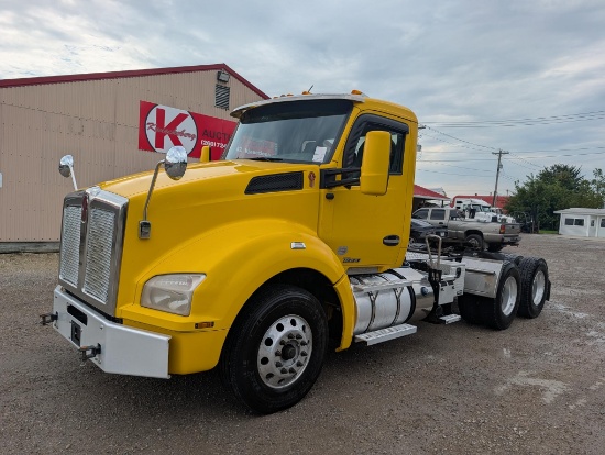 2019 Kenworth T880 Day Cab