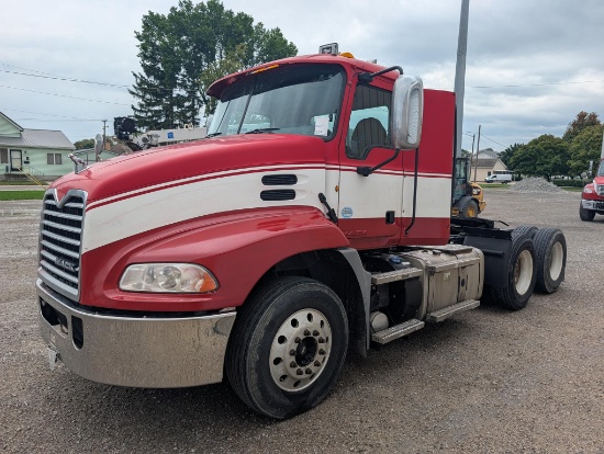 2013 Mack Pinnacle CXU613 Day Cab