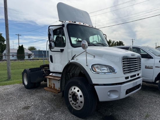 2014 Freightliner M2106 Day Cab