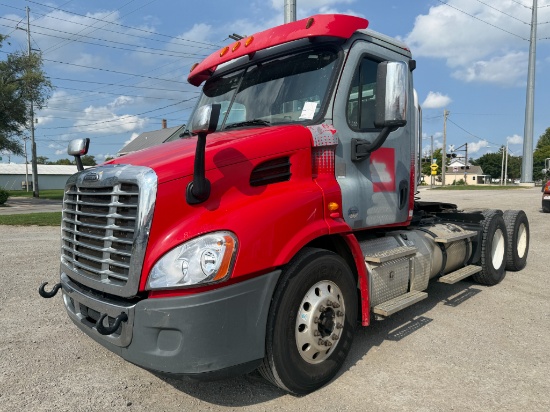 2014 Freightliner CA113 Day Cab