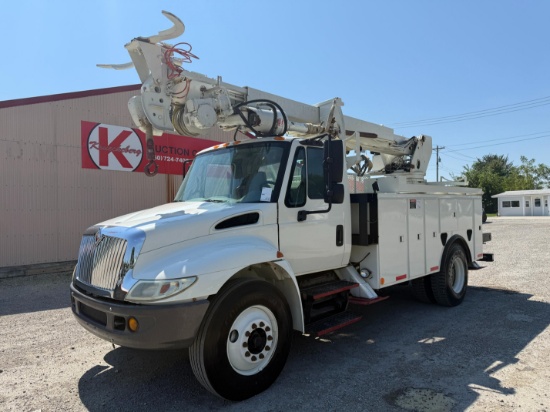 2002 International 4400 SBA Digger Derrick