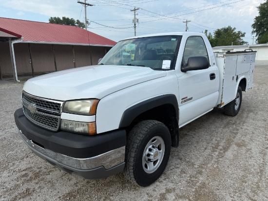 2005 Chevrolet Silverado 2500HD Service Truck