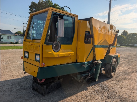 FMC Vanguard 3000 Street Sweeper