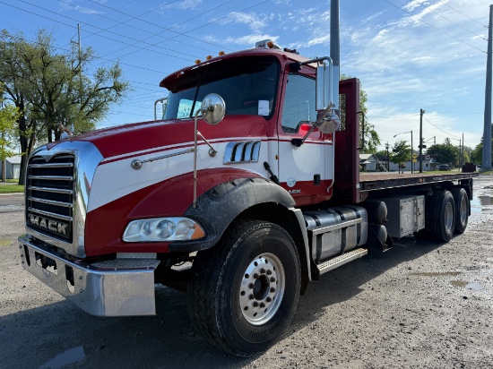2013 Mack Granite GU813 Flatbed