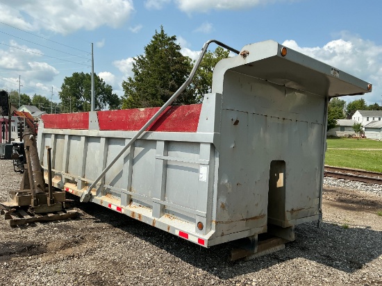 18' Dump Body W/ Hoist