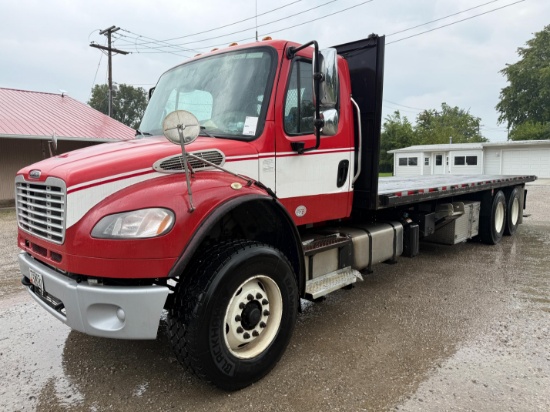 2015 Freightliner M2106 Flatbed w/ Moffett Hookup