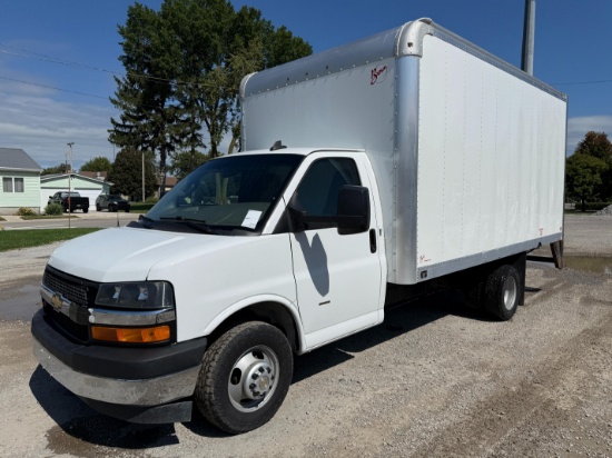 2022 Chevrolet Express Box Truck