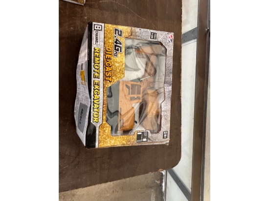 Future 1:24 Scale Remote Control Excavator