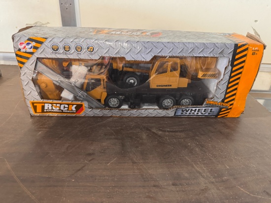Future 1:24 Scale Remote Control Crane Truck