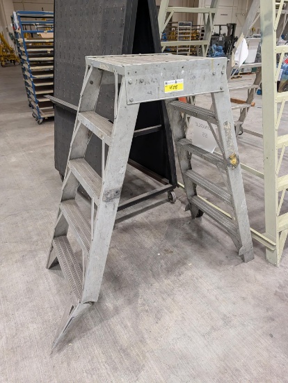 5-Step Double Sided Ladder W/ Platform