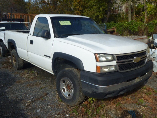 2006 Chevrolet 2500HD LS Regular Cab Pick-Up