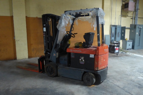 Toyota Electric Forklift w/Side Shift