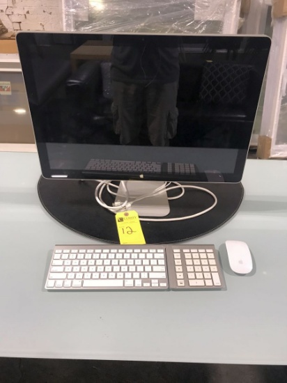 Apple Computer W/keyboard & Mouse