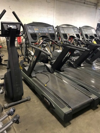 Life Fitness 9500 HR Flex Deck Treadmill