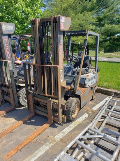 Komatsu FG20S LPG Forklift w/Side Shift, s/n 313959A, 4,804 Hours  (As-Is)  (Doesn't Run)