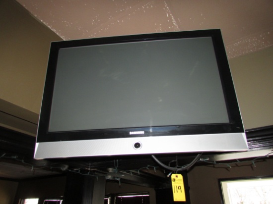Samsung TV w/Wall Mount