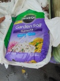 Miracle Grow Garden Soil 1.5 Cu. Ft. (50 Bags)