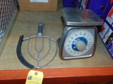 Scale & Mixing Spade (2 Each)