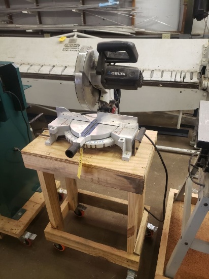 Delta Miter Saw w/Wood Cart