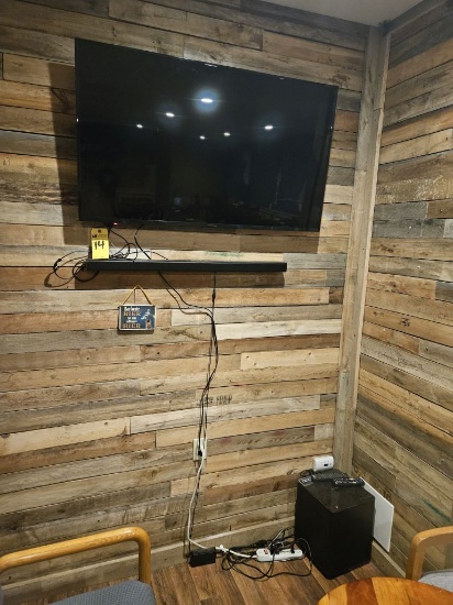 Insignia 40" Flatscreen TV w/Wallmount (Speaker Bar & Subwoofer - Not Included)