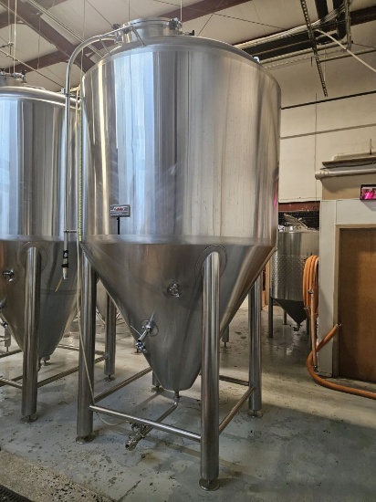 DME 30 BBL Stainless Steel Fermenter
