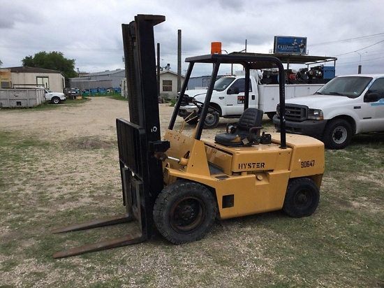 Hyster Rubber Tired Forklift runs, drives & operates, missing plate, model and capacity unknown