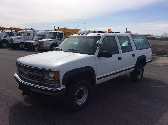 1999 Chevrolet Suburban 4x4 4-Door Sport Utility Vehicle runs & drives