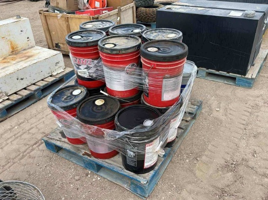 MISC PALLET OF HYDRAULIC FLUID, GEAR OIL AND TRANSMISSION FLUID