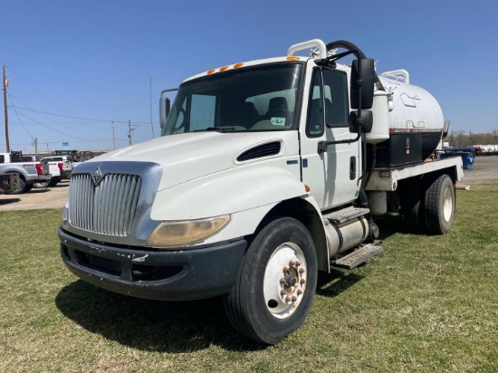 2010 INTERNATIONAL 4300 PUMP TRUCK