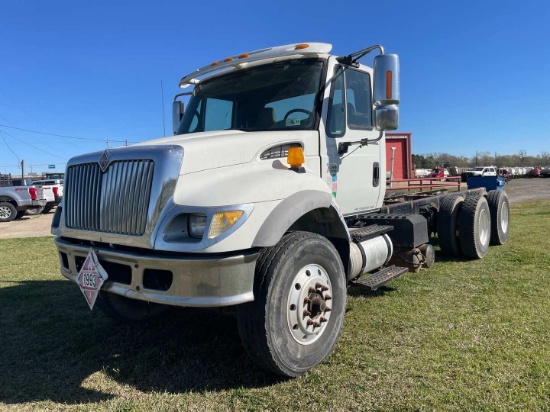2004 INTERNATIONAL CAB AND CHASSIS 7500 HT530